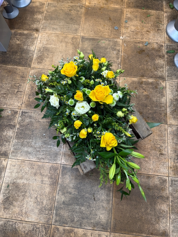 Lemon and White Single Ended Spray