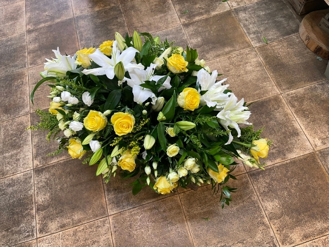 Lemon and white Double ended spray